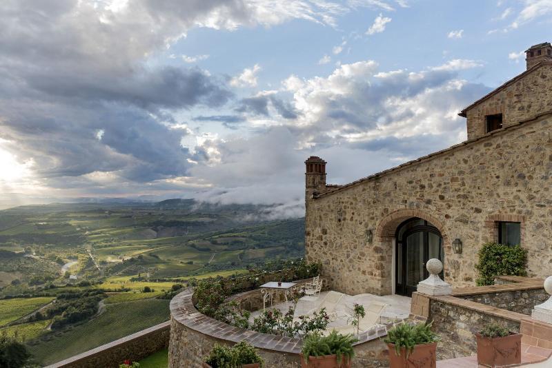 Castello Di Velona, Resort Thermal Spa & Winery モンタルチーノ エクステリア 写真