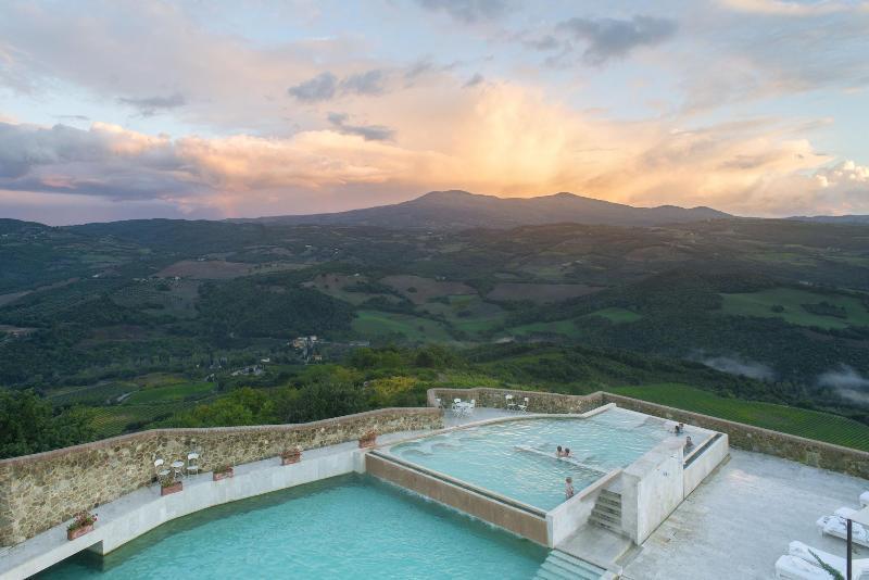 Castello Di Velona, Resort Thermal Spa & Winery モンタルチーノ エクステリア 写真