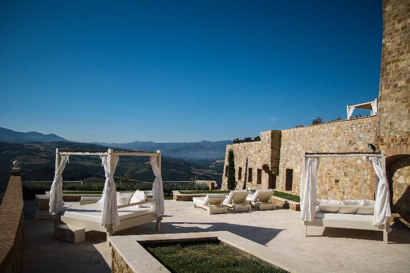 Castello Di Velona, Resort Thermal Spa & Winery モンタルチーノ エクステリア 写真