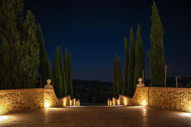 Castello Di Velona, Resort Thermal Spa & Winery モンタルチーノ エクステリア 写真